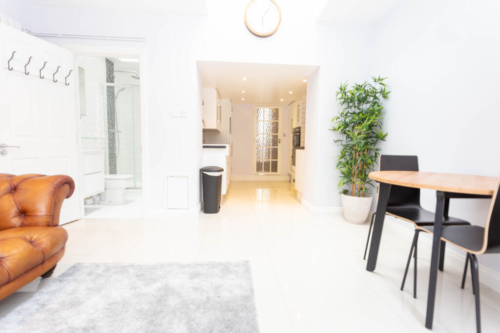 House in London - View 5