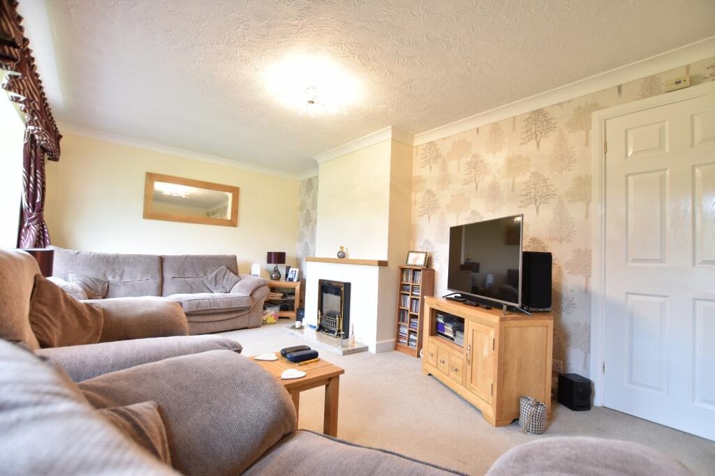 Willow Road, Evesham, Worcestershire, WR11 photo 3