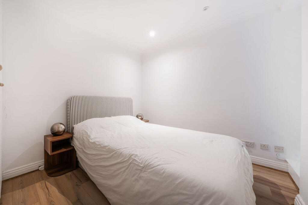 Apartment in London, Royal Borough of Kensington and Chelsea - More