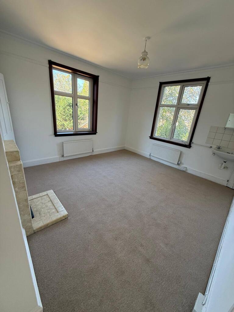 House in Slough, Sunninghill and Ascot - More