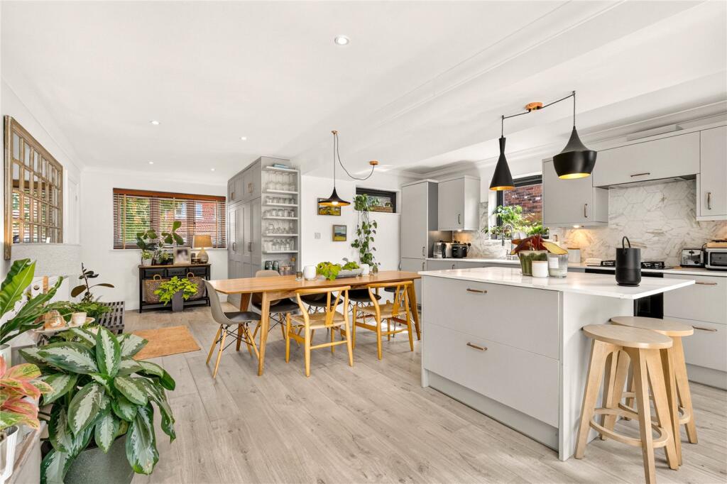 House in Winkfield, Martin's Heron - View 5