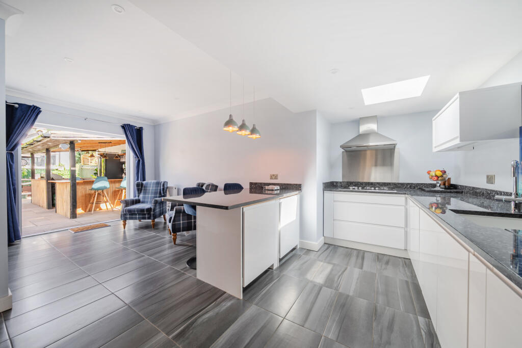 House in Sunbury-on-Thames, Surrey - View 3