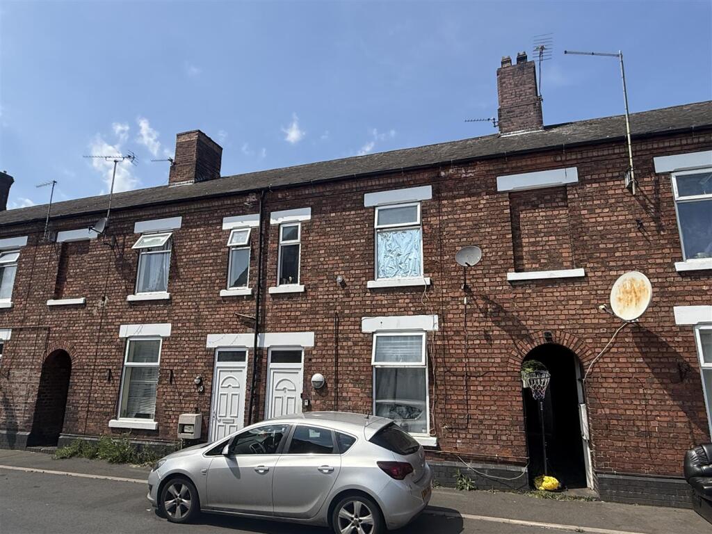 3-bed terraced on Shobnall Road, Burton-On-Trent, £110,000