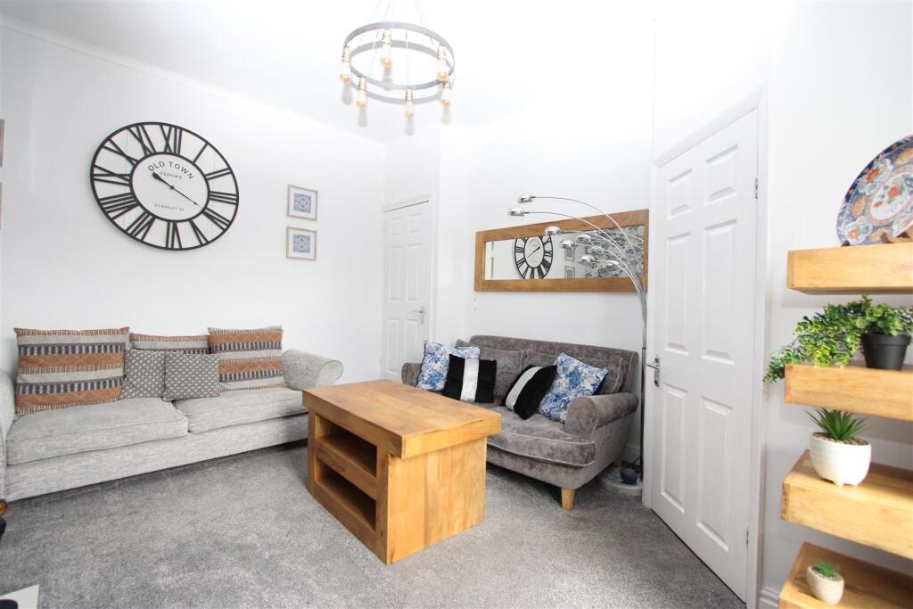 House in Bradford, Town End, Clayton - View 4