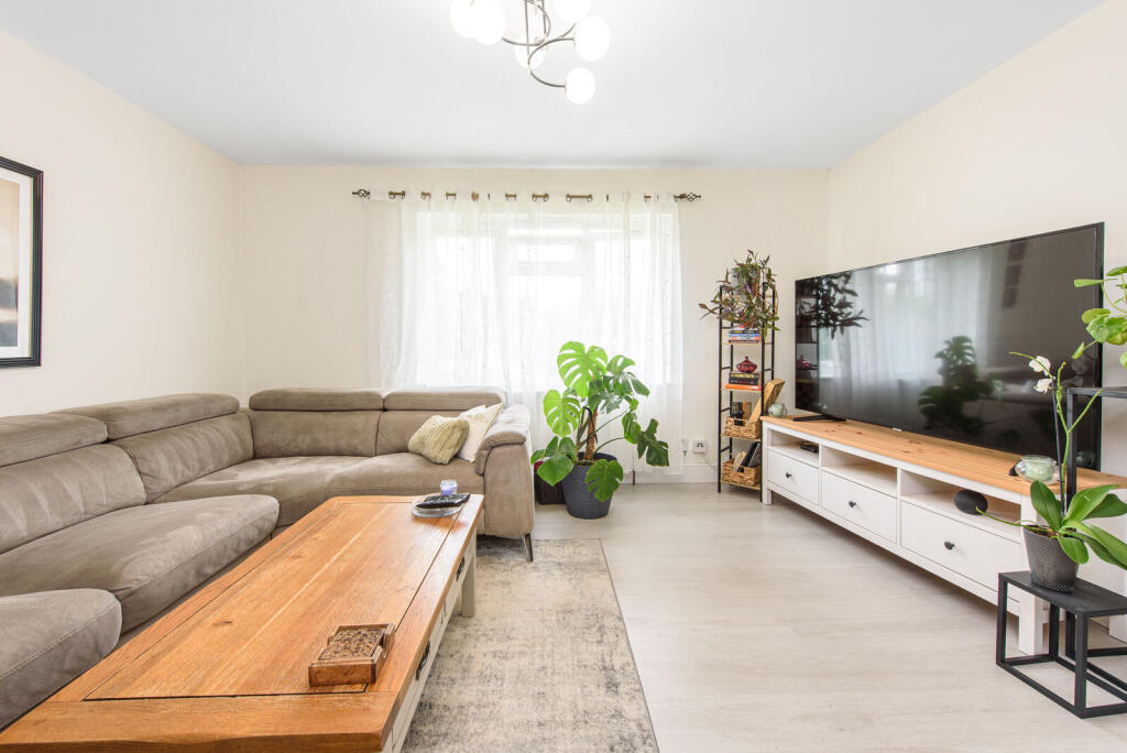 Main image of property: Read House, East Crescent, Whetstone, London, N11
