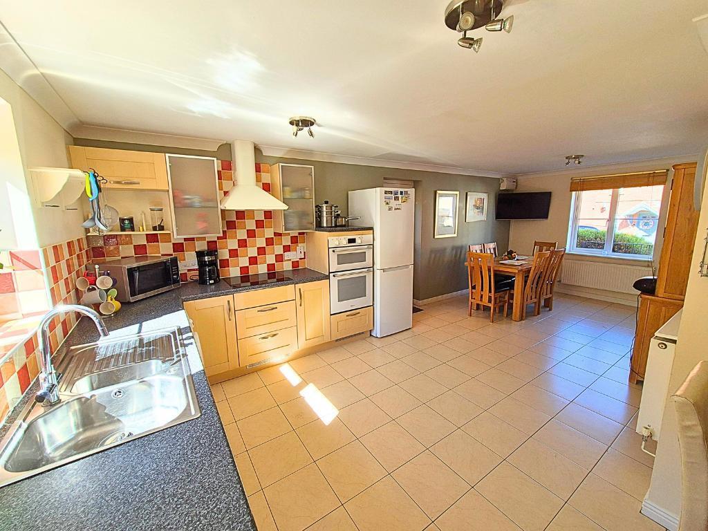 14, St Botolphs Green, Leominster, Herefordshire, HR6 8ER photo 4