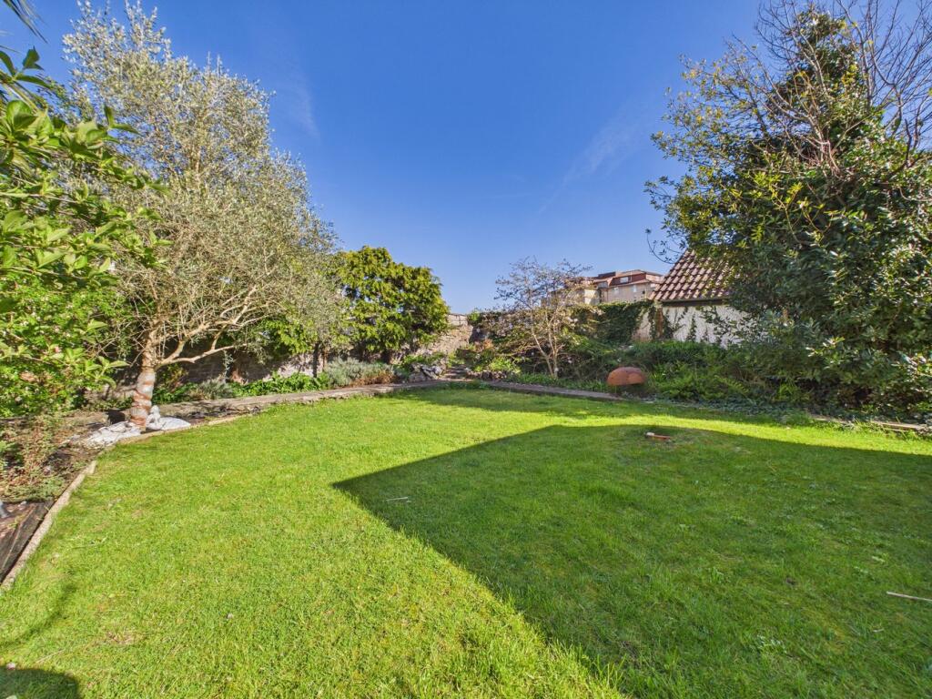 Apartment in Weston-super-Mare, North Somerset - View 3