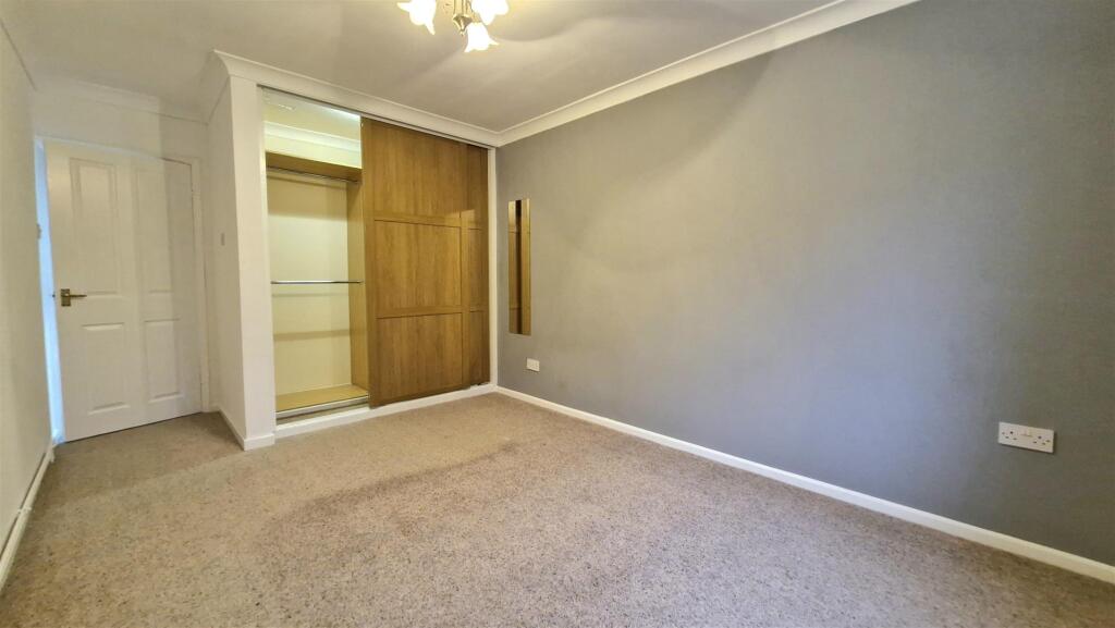 House in South Kesteven, Market Deeping - More