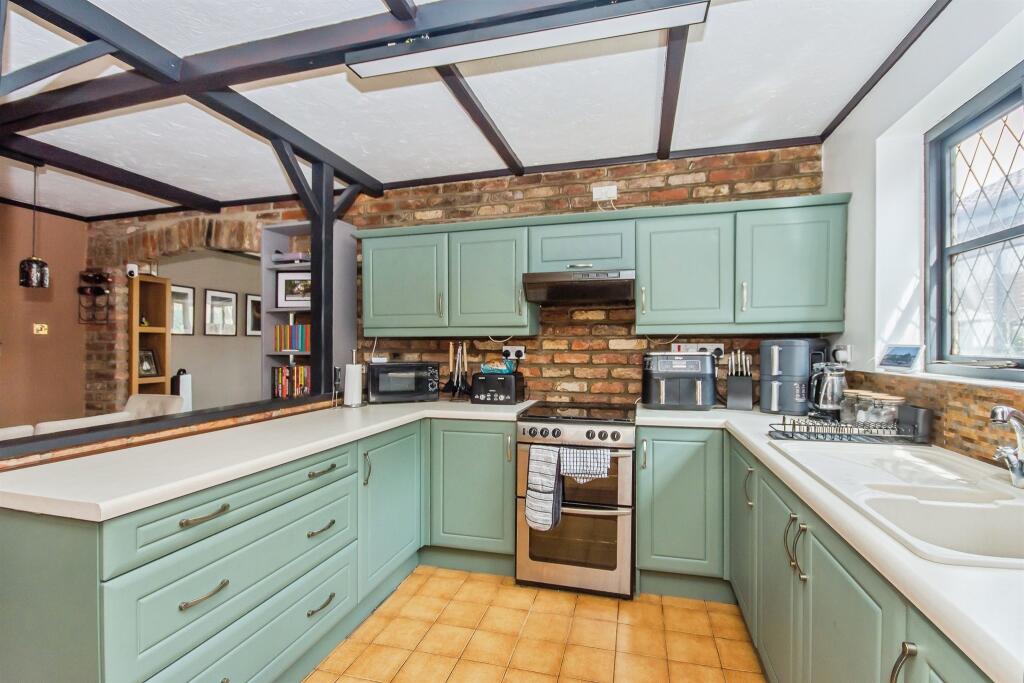 Carlton Close, Leverington, Wisbech photo 2