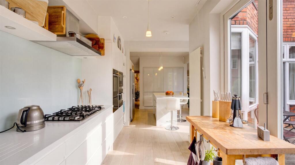 House in Newcastle upon Tyne, Jesmond - More