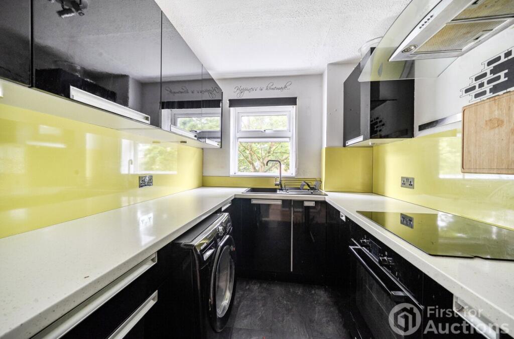 Bartons Way, Farnborough photo 4