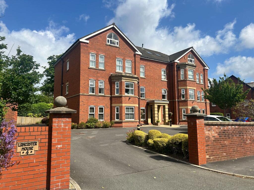 3-bed flat on Lancaster Road, Birkdale, Southport, £275,000