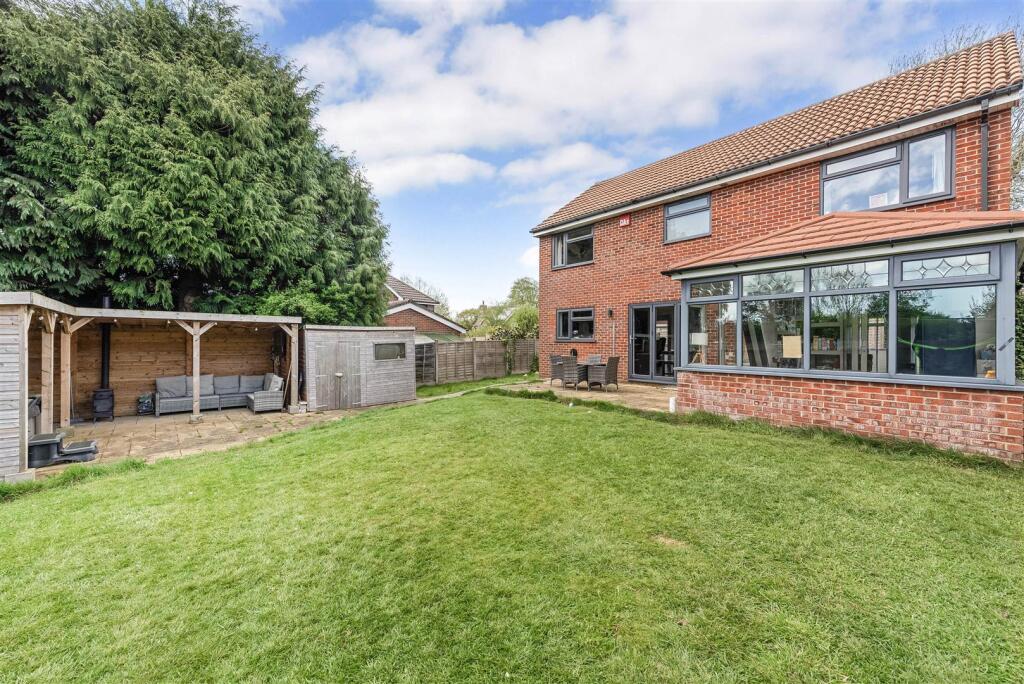 House in East Hampshire, Horndean - View 2
