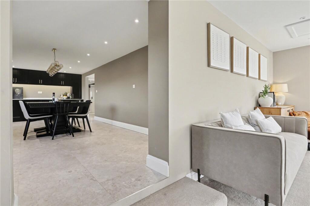 House in Broadland, Beighton - More
