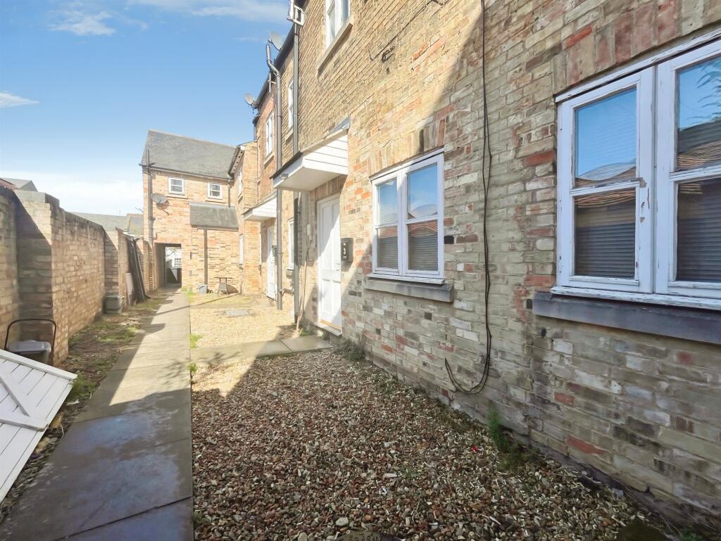 1-bed flat on Little Whyte, Ramsey, Huntingdon, £100,000