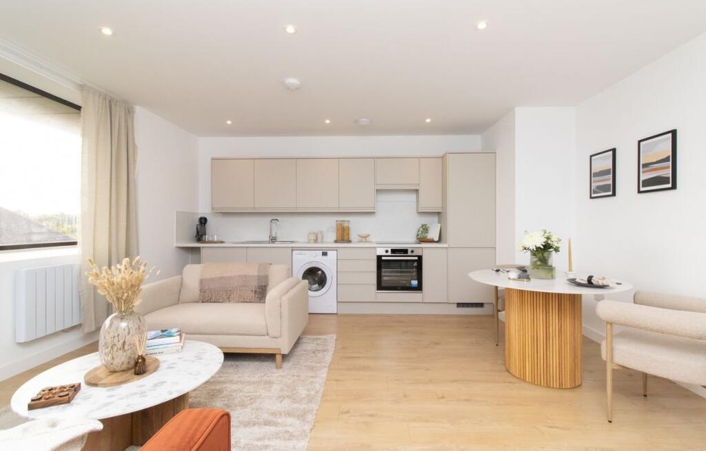 1-bed flat on Wraik Hill, Whitstable, Kent, CT5, £175,000