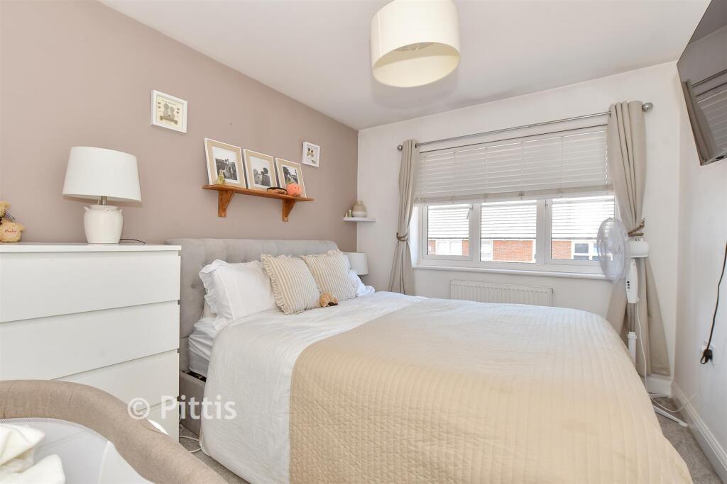 House in East Cowes, Isle of Wight - View 6