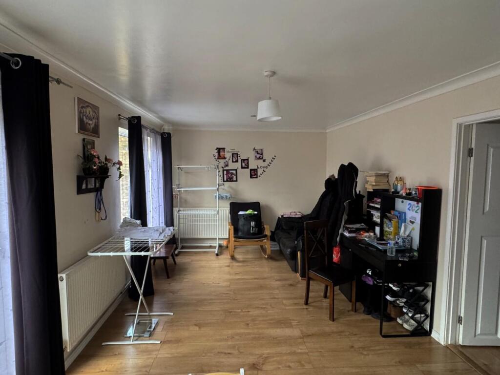 Earls Close, Bletchley, Milton Keynes photo 3