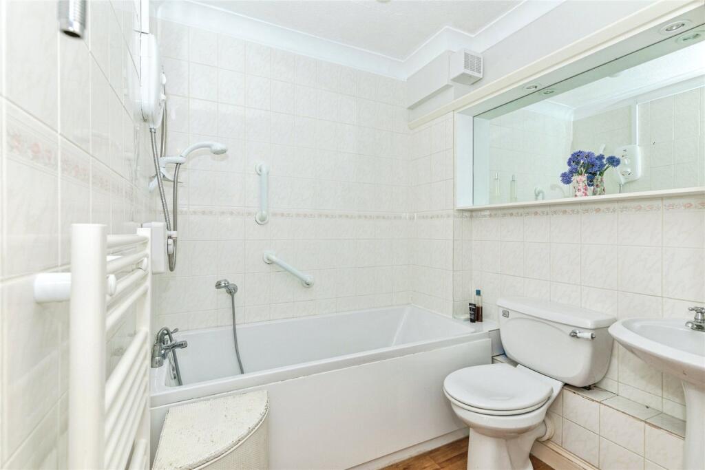 Apartment in Tonbridge - More