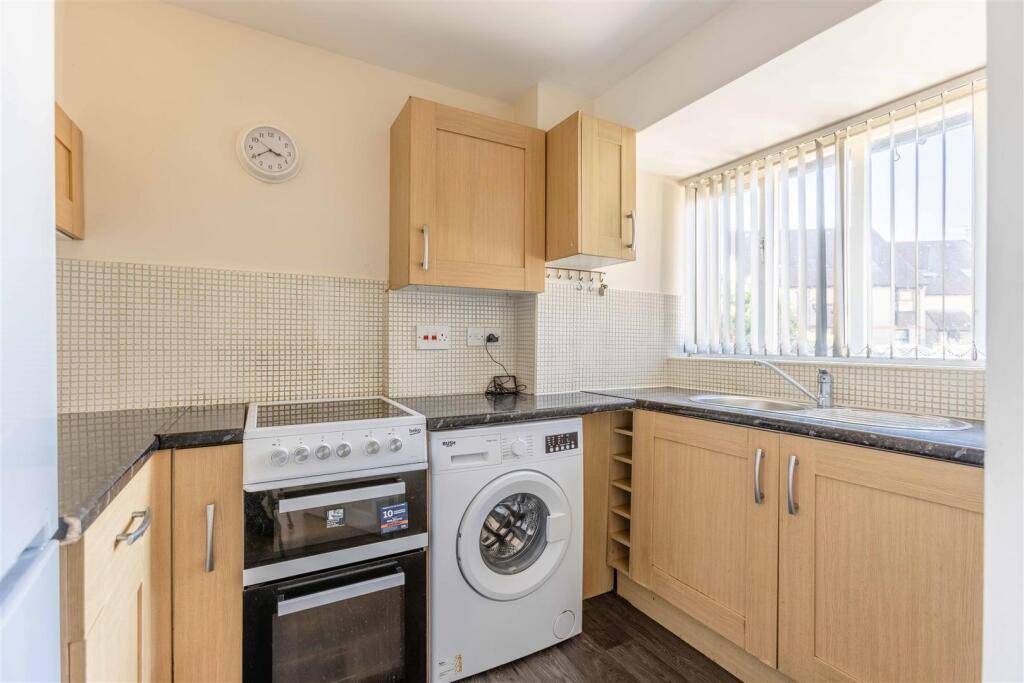 Cobb Close, Datchet, Slough - View 4