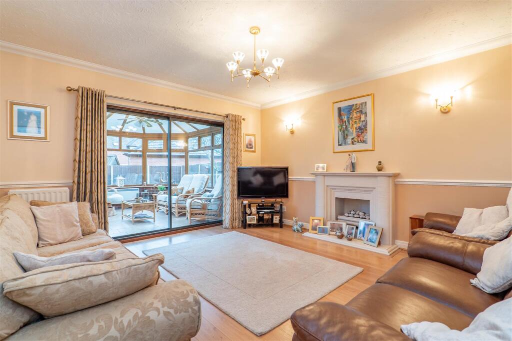 Dunham Drive, Whittle-Le-Woods, Chorley photo 2