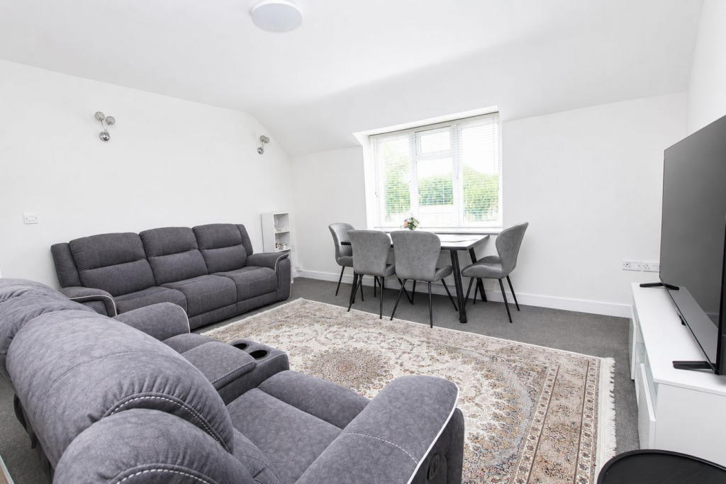 Apartment in Spelthorne, Surrey - View 5