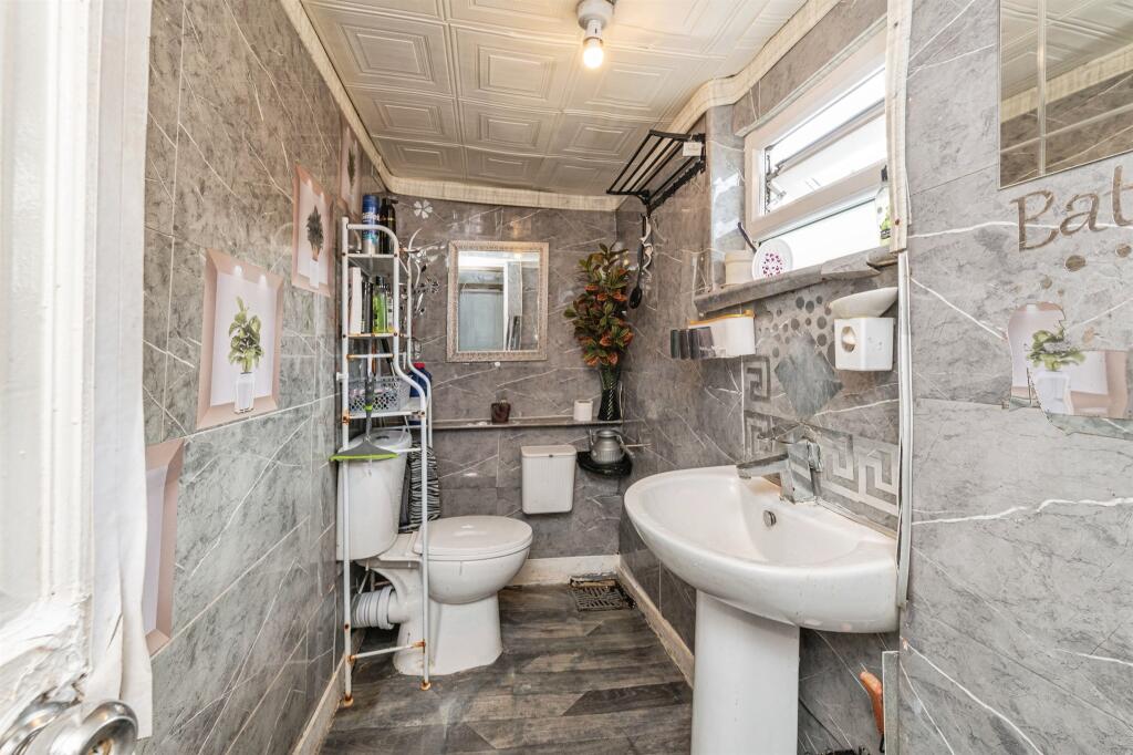 Additional image 8 of Avenue Road, BRADFORD