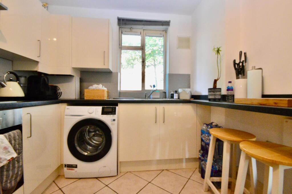 Apartment in London, London Borough of Lambeth - View 5