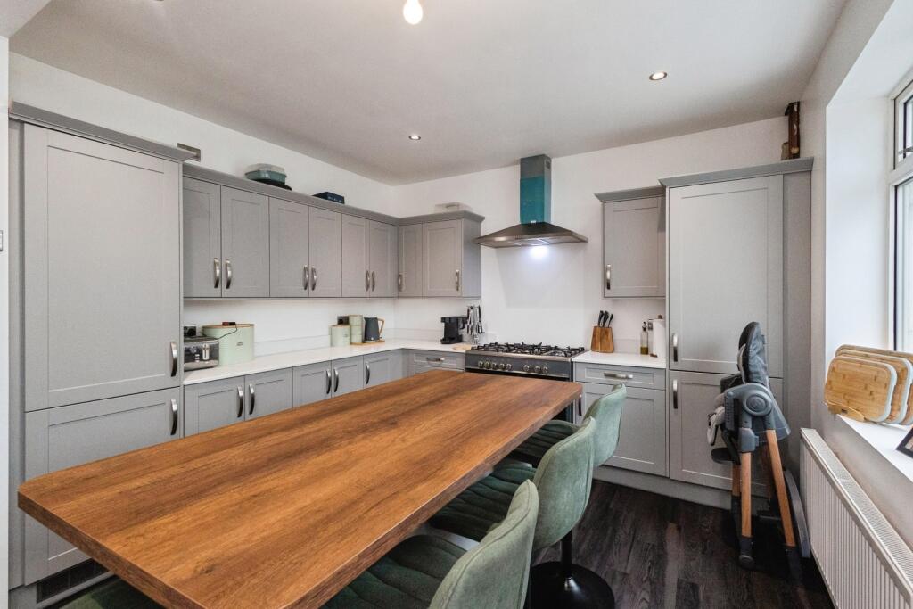 House in Tameside, Greater Manchester - More