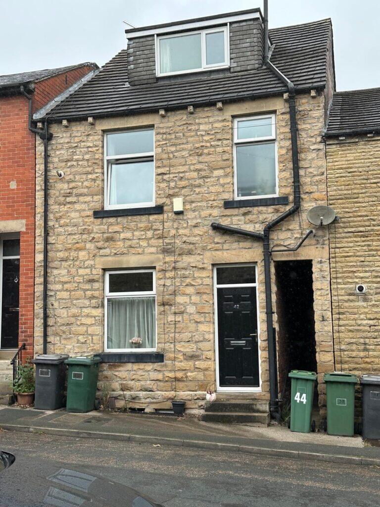 Main image of property: 42 South Street, Mirfield, WF14 8PL
