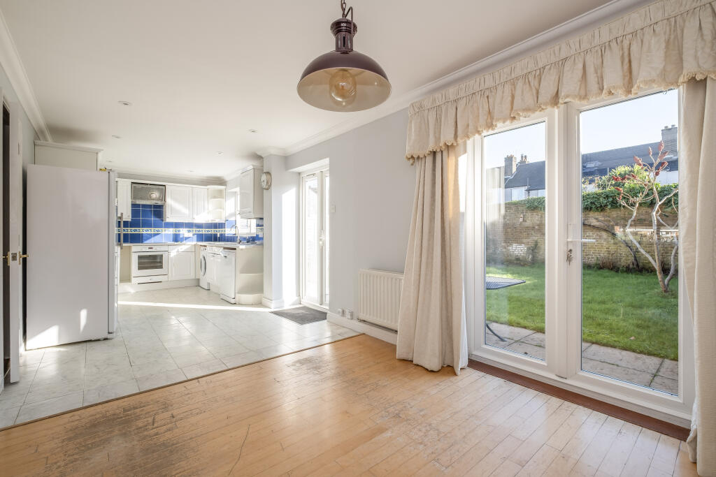 Victoria Mews, London, SW18 photo 4