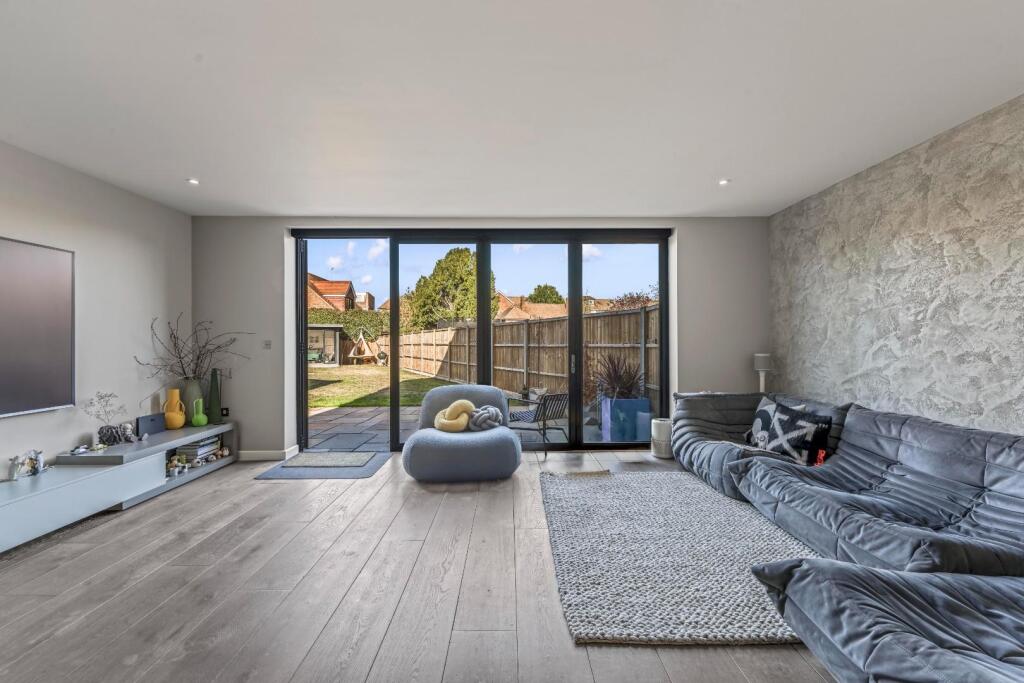 House in Twickenham - View 5