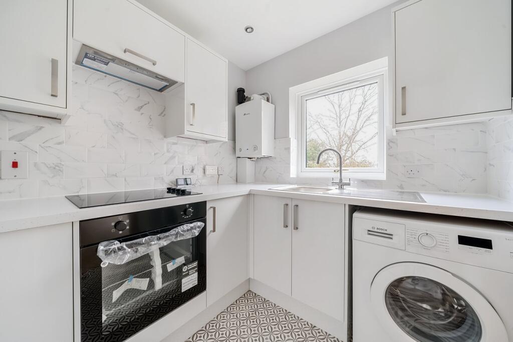 Apartment in Reading - View 4