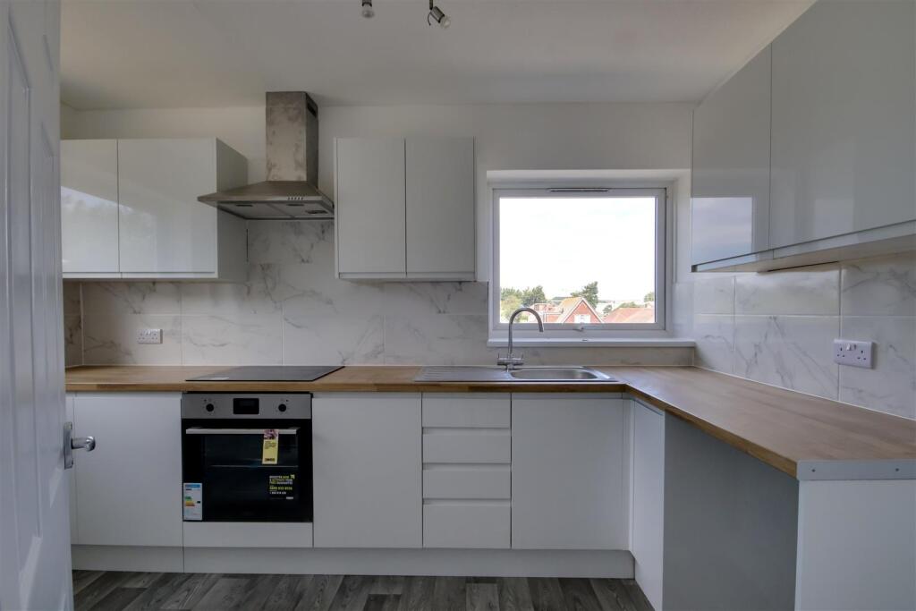 Apartment in Lancing - View 4