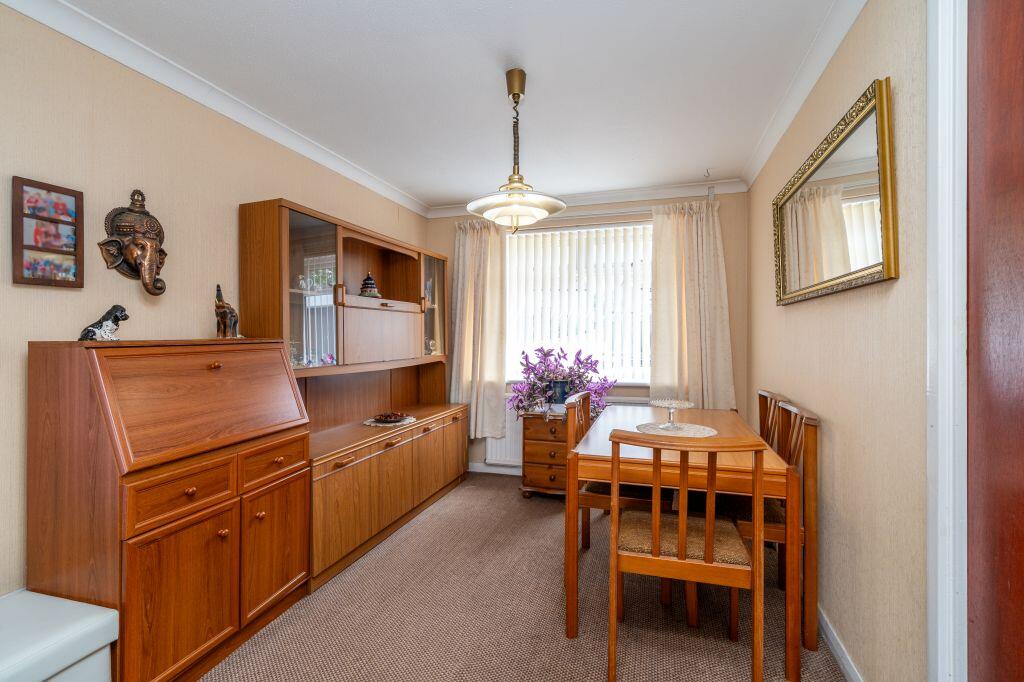 House in East Calder, Calderwood - View 5