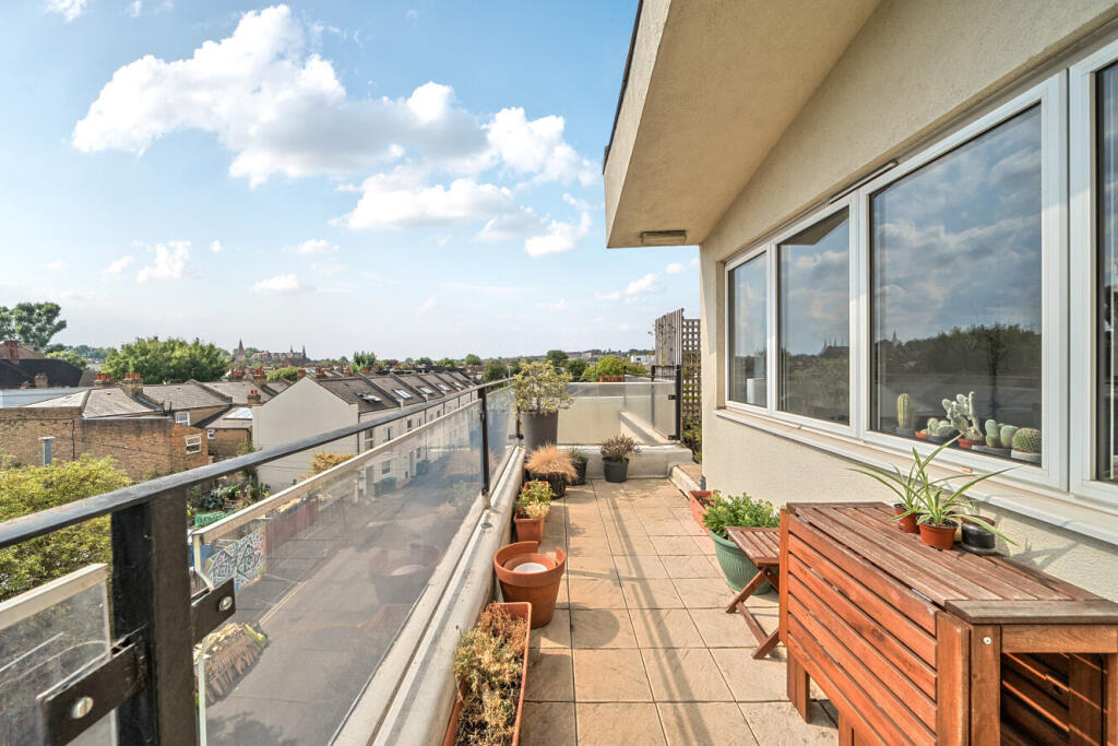 Apartment in London - View 2