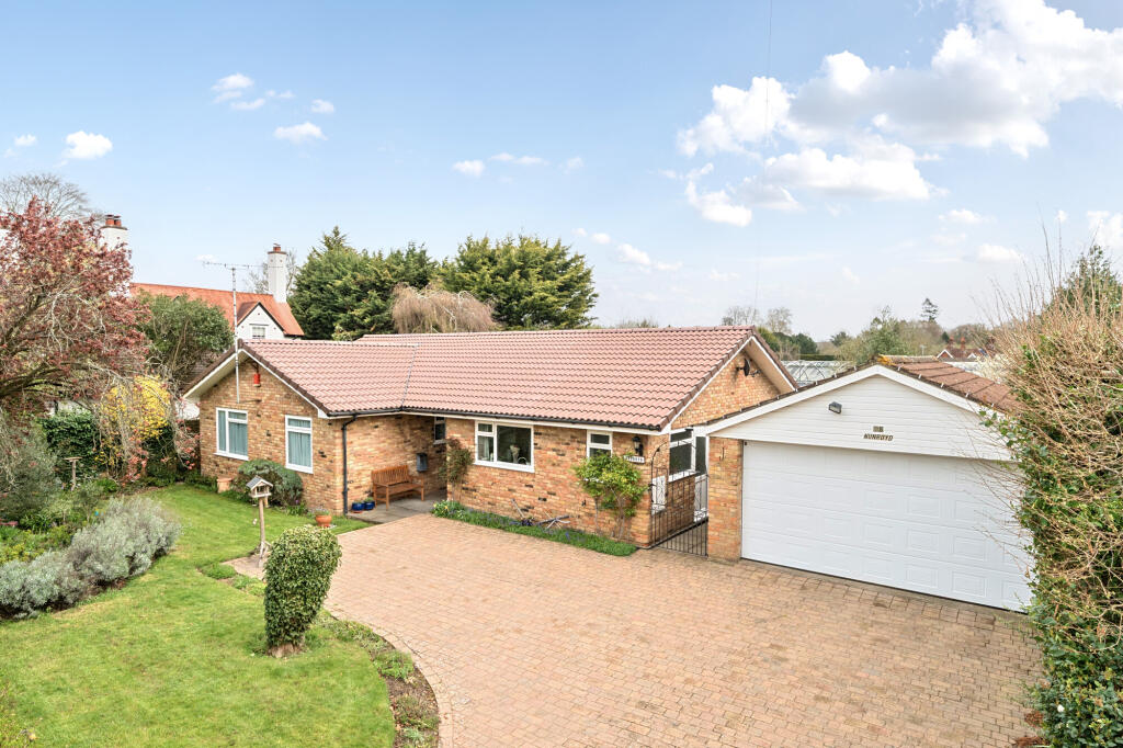 Main image of property: Blackpond Lane, Slough, SL2