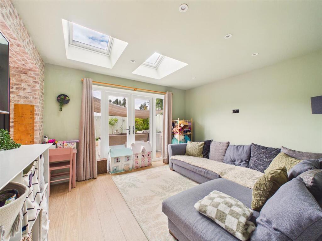 House in Hull - View 5
