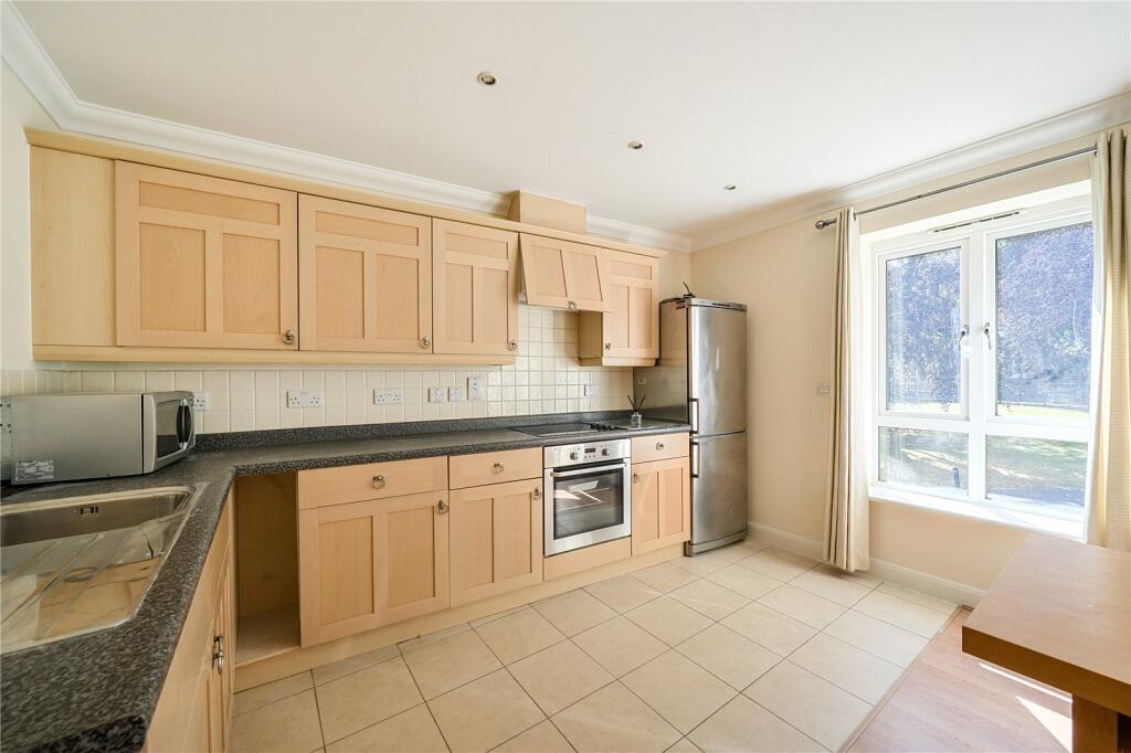 Copper Beech House, Heathside Crescent, Woking photo 4