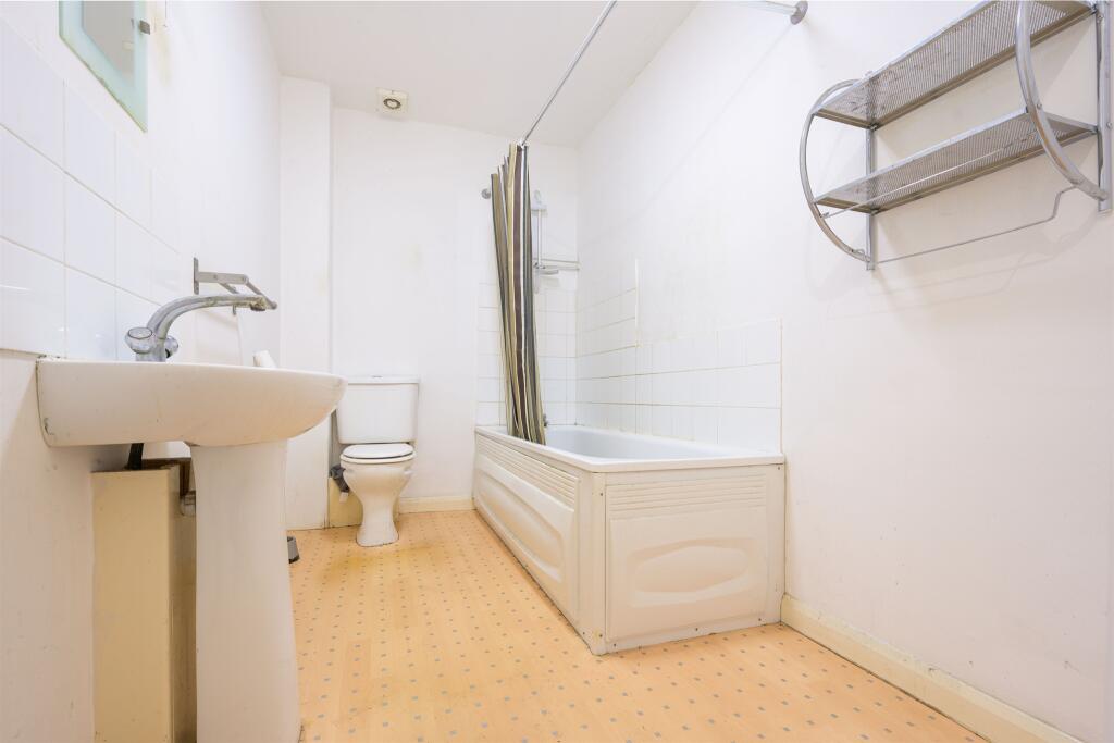Queen Street, Desborough, Kettering - View 5