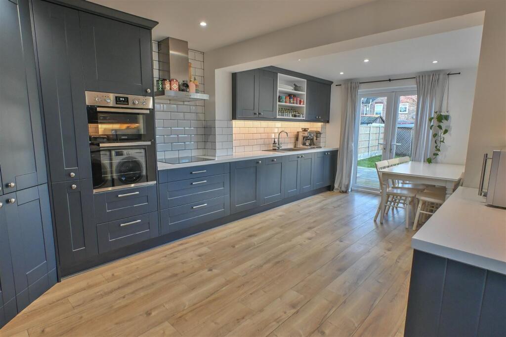 Queen Street, Warley, Brentwood photo 2