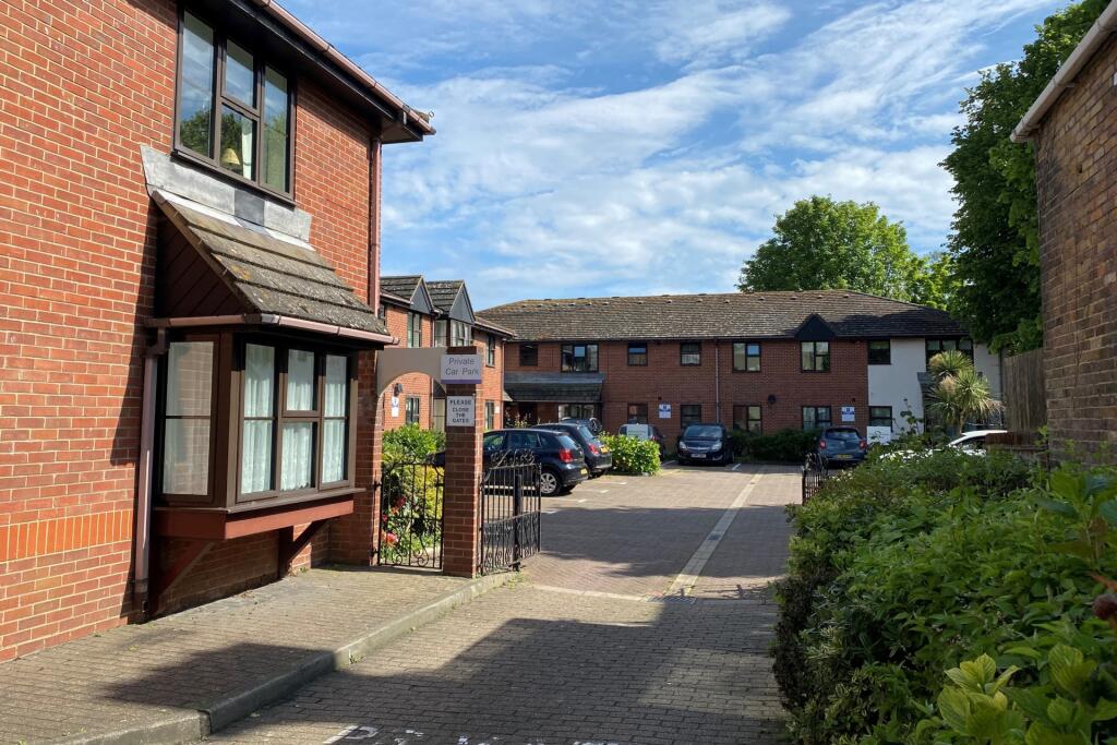 Apartment in Canterbury - More
