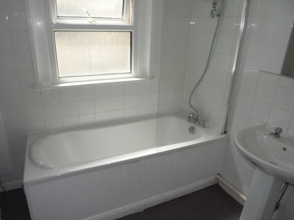 6 bedroom house for rent