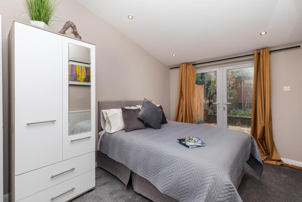 Main image of property: Gossops Green