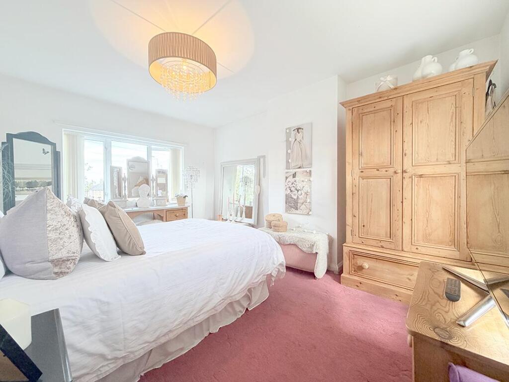 Albany Avenue, Harrogate - More