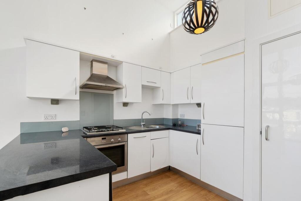 Apartment in Plymouth, Barbican - View 3