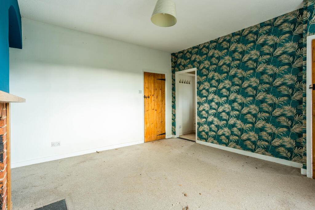 House in Chichester, Sidlesham - More