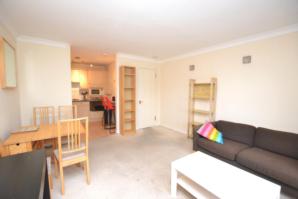 Apartment in Edinburgh, Roseburn - View 3