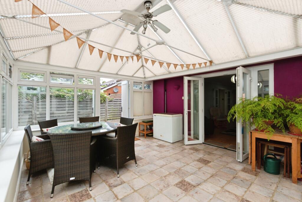 House in Surrey Heath, Lightwater, Windlesham - More