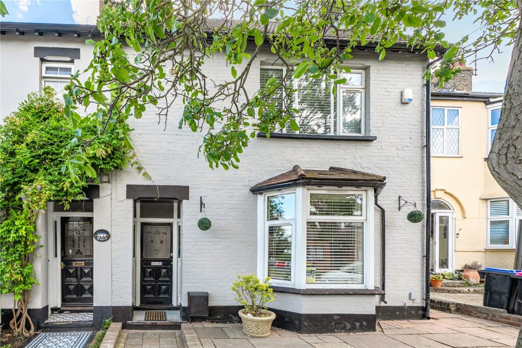 Main image of property: Recreation Avenue, Leigh-on-Sea, Essex, SS9